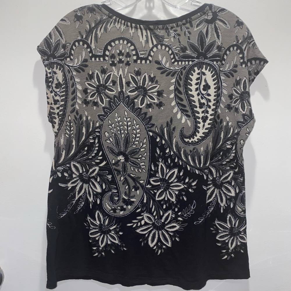 Lucky Brand Paisley Cup Sleeve V-Neck Tee - Picture 3 of 7